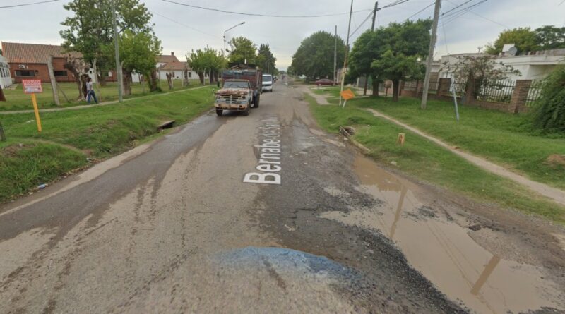 EL MUNICIPIO DE BARADERO Y EMPRESAS DE LA ZONA INDUSTRIAL 1 REALIZARAN EL BACHEO DE CALLE BERNABÉ DE SAN MARTIN Y NICOLAS MOREIRA SERÁ EL COORDINADOR DE LOS TRABAJOS (Video)